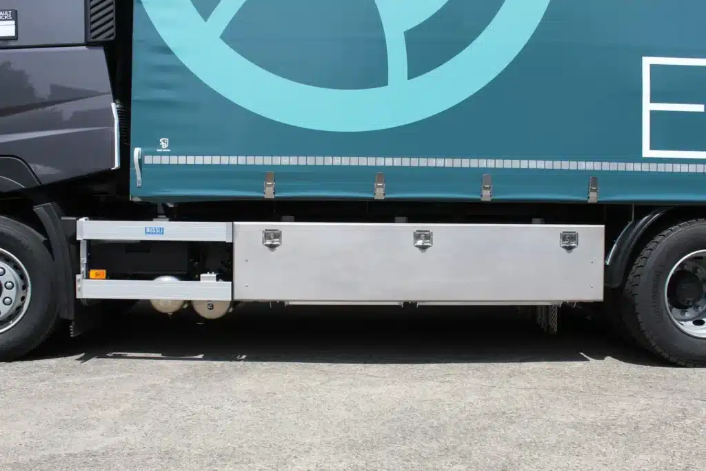 Nüssli Fahrzeugbau AG, Side Curtain Aufbau, Hebebühne, Nutzfahrzeug, Schweiz