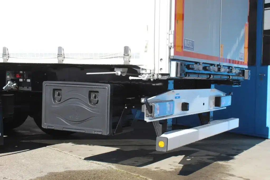 Nüssli Fahrzeugbau AG, Fahrzeugbauer Schweiz, Curtainsider, Schiebeplanen Auflieger LKW, Auflieger Schweiz, Wielton, Fahrzeugbau Schweiz