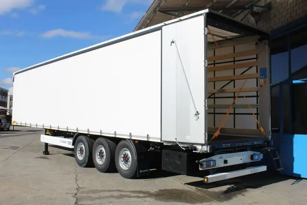 Nüssli Fahrzeugbau AG, Fahrzeugbauer Schweiz, Curtainsider, Schiebeplanen Auflieger LKW, Auflieger Schweiz, Wielton, Fahrzeugbau Schweiz