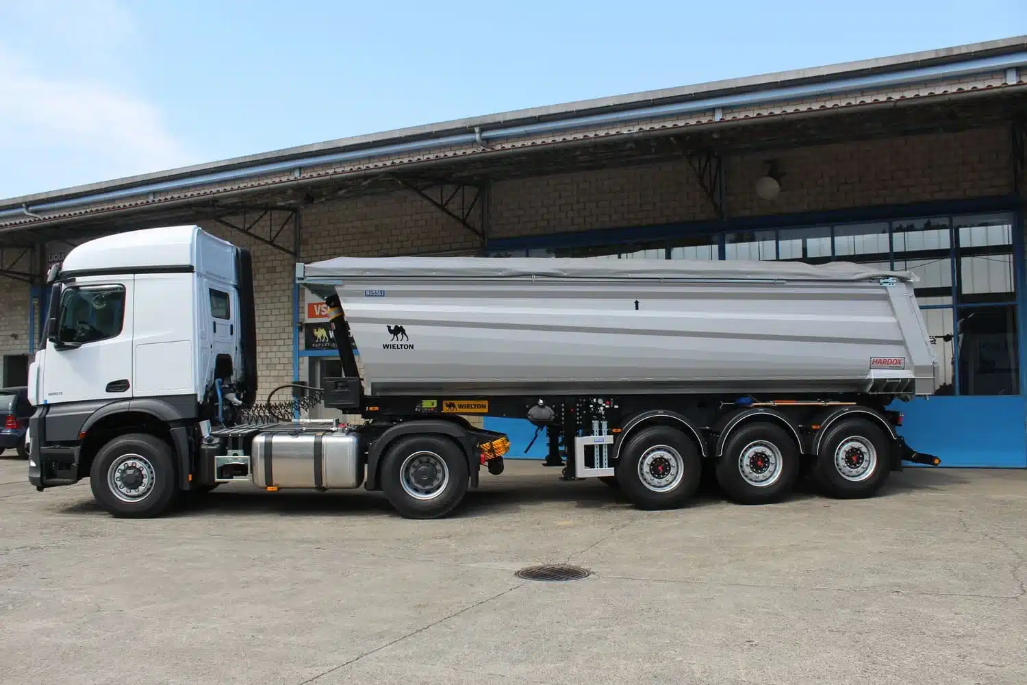 Nüssli Fahrzeugbau AG, Fahrzeugbauer Schweiz, 3-Achs Kippsattelauflieger, Mercedes Benz Trucks AG Schweiz