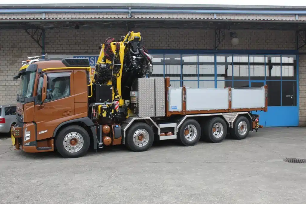 Nüssli Fahrzeugbau AG, Fahrzeugbau Schweiz, Volvo FM 10x4, 5-Achser, Kippbrücke, Rückwärtskipper, LKW Aufbauten Schweiz, Kipper mit Kran