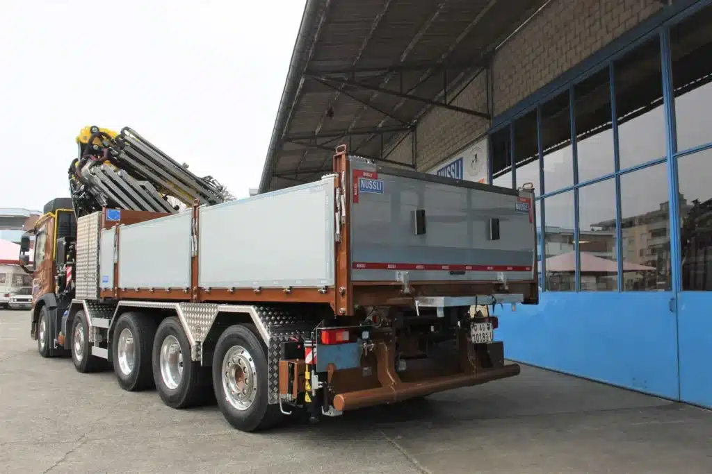 Nüssli Fahrzeugbau AG, Fahrzeugbau Schweiz, Volvo FM 10x4, 5-Achser, Kippbrücke, Rückwärtskipper, LKW Aufbauten Schweiz, Kipper mit Kran