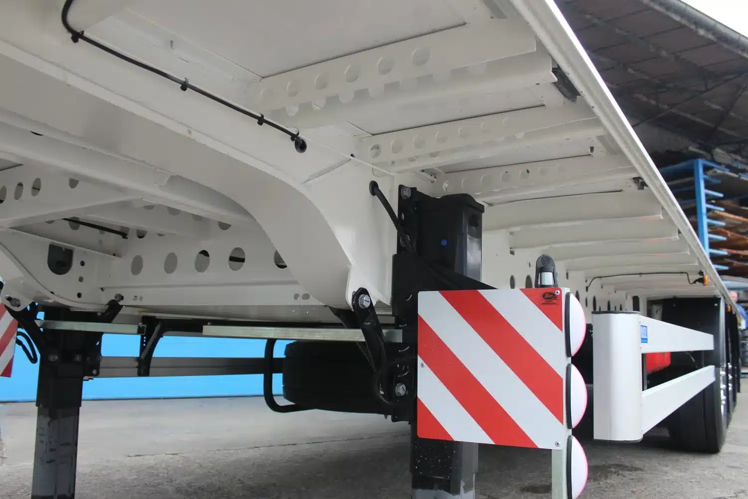 Nüssli Fahrzeugbau AG, Wielton Plattform Auflieger, Fahrzeugbau, Alcoa DuraBright Felgen