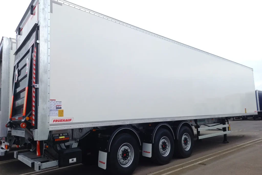 Fruehauf Schweiz, Nüssli Fahrzeugbau AG, Cityliner, Curtainsider, Kofferauflieger, Auflieger, Hebebühne