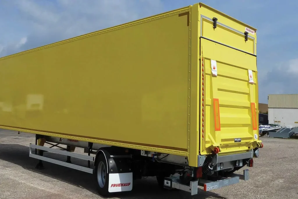 Fruehauf Schweiz, Nüssli Fahrzeugbau AG, Cityliner, Curtainsider, Kofferauflieger, Auflieger, Hebebühne