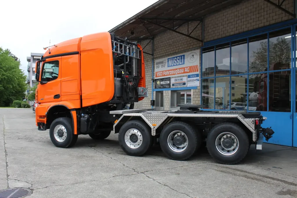 Nüssli Fahrzeugbau AG, Fahrzeugbauer Schweiz, LKW Aufbauten, Mercedes Benz Schwerlast Sattelzugmaschine, Aluminium Kotflügel, Aluminium Verkleidung