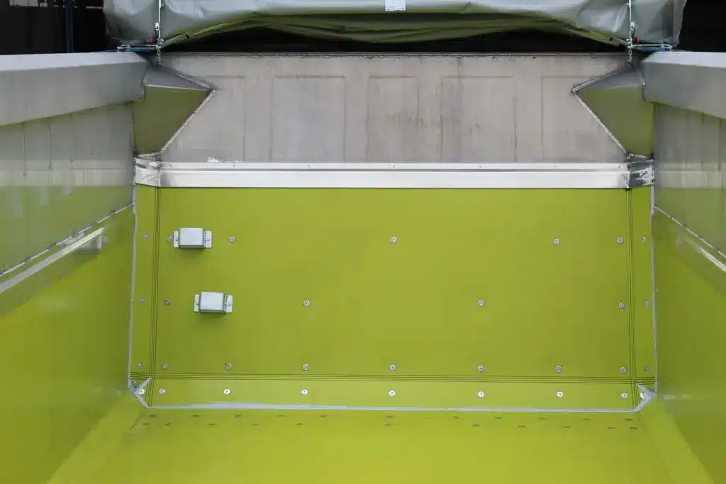 QuickSilver Muldenauskleidung, Einbau in Kippsattelauflieger, Fahrzeugbau Schweiz, Nüssli Fahrzeugbau AG