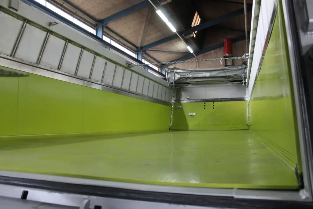 Nüssli Fahrzeugbau AG, QuickSilver Muldenauskleidung, Einbau, Schweiz, Fahrzeugbau, Fahrzeugschlosser, Kipper Auskleidung, Container Auskleidung