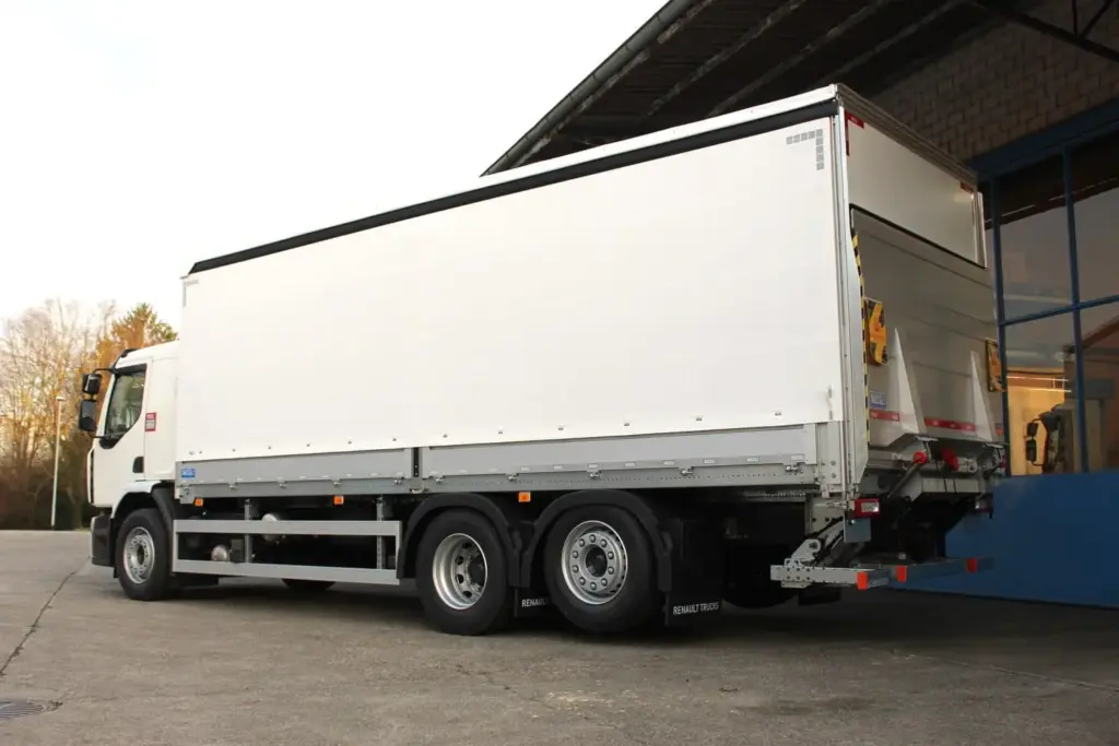 Ladebrücke mit Hebebühne, Getränketransport, Renault D Wide 460 6x2, Fahrzeugbau Schweiz