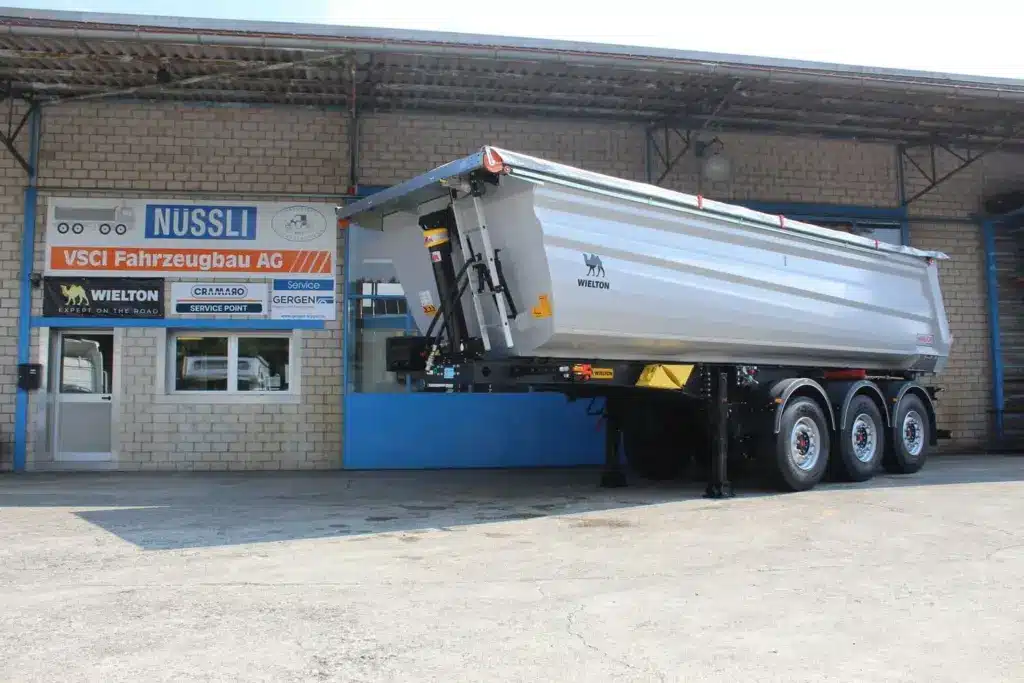 Kippauflieger aus Stahl, Nüssli Fahrzeugbau AG, Mellingen, Aargau, Schweiz