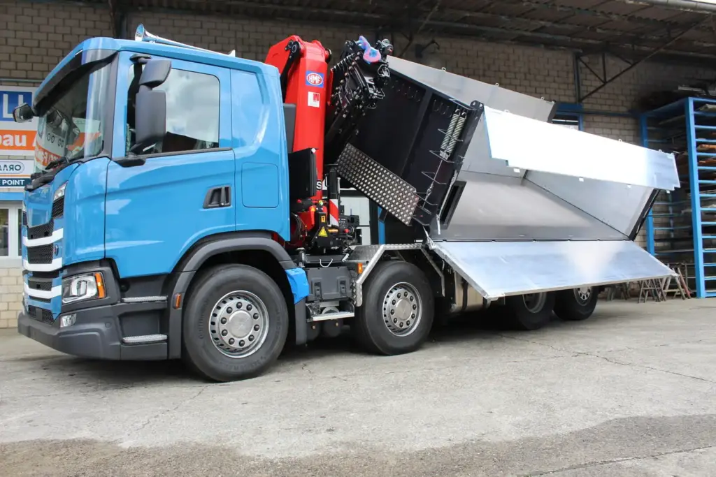 3-Seiten Kipper Schweiz, LKW Kipper mit Kran, Fahrzeugbau, Swissmade