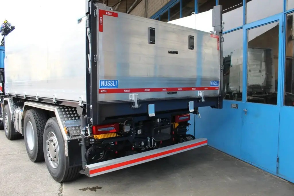 3-Seiten Kipper Schweiz, LKW Kipper mit Kran, Fahrzeugbau, Swissmade