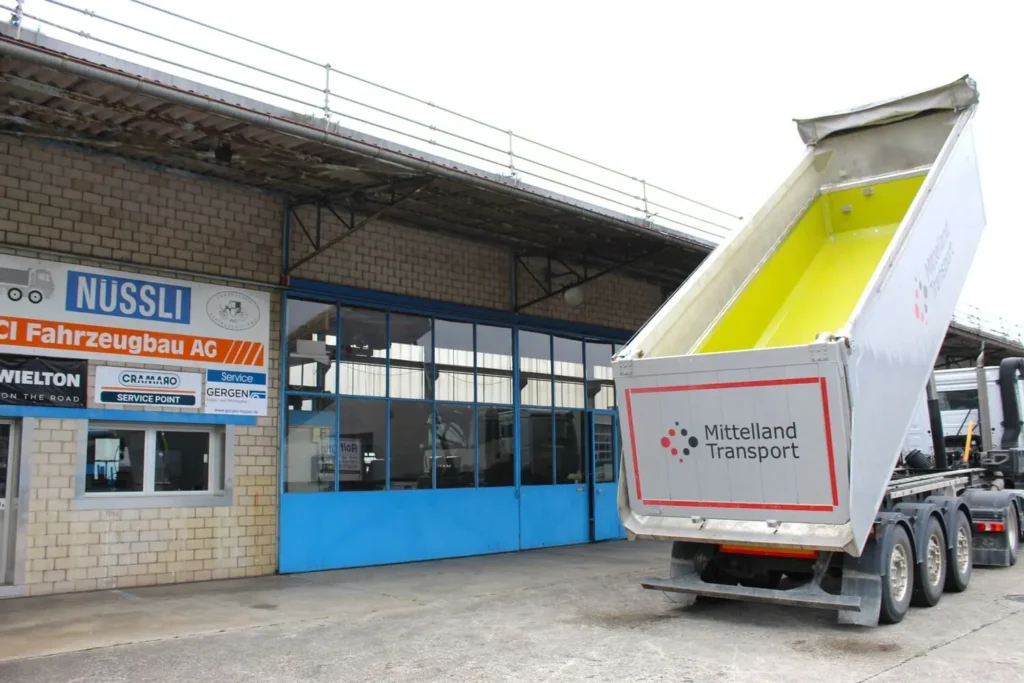 QuickSilver Muldenauskleidung in Reisch Kippsattelauflieger, Schweiz, Fahrzeugbau