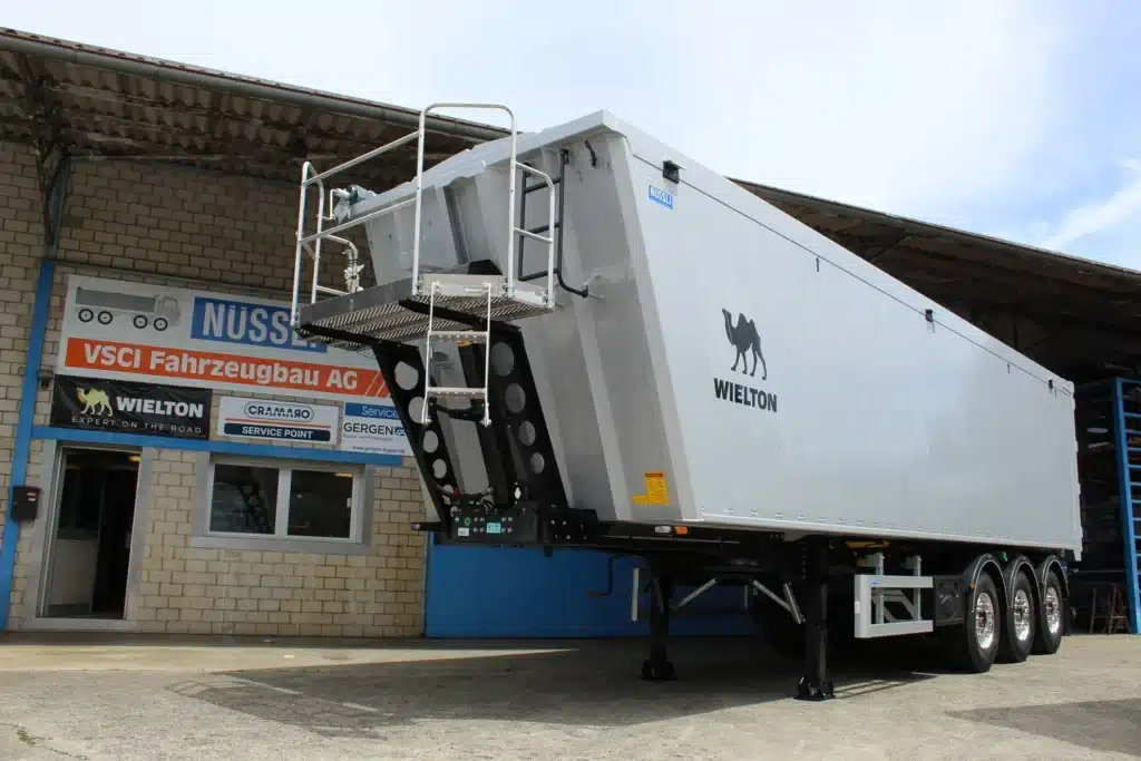 WIELTON Kippsattelauflieger mit 55 m3 Ladevolumen, Kipper Schweiz, Fahrzeugbau Schweiz, Nüssli Fahrzeugbau AG
