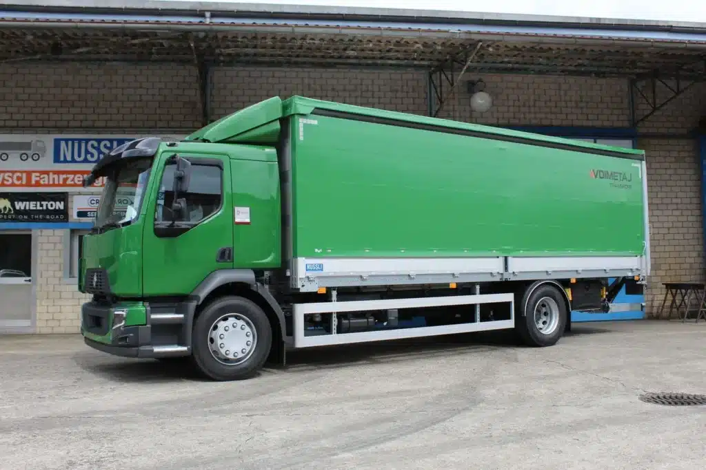 Renault D18 4x2 Schweiz, LKW Ladebrücke Schweiz, Fahrzeugbau Schweiz, Getränketransport