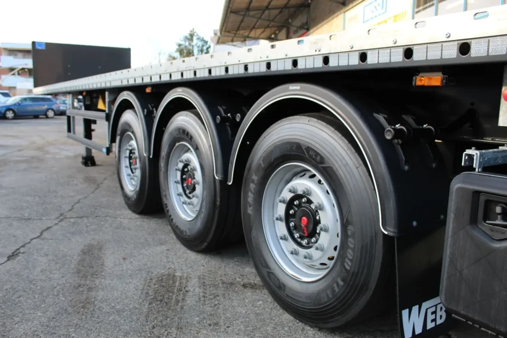 Web Trailer Schweiz, Auflieger, Fahrzeugbau, Plateau Auflieger, Plattform Auflieger