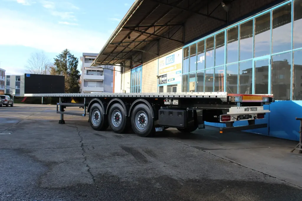 Web Trailer Schweiz, Auflieger, Fahrzeugbau, Plateau Auflieger, Plattform Auflieger