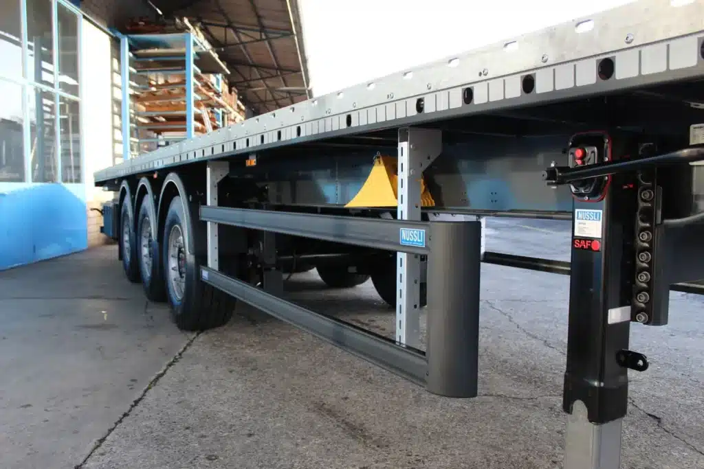 Web Trailer Schweiz, Auflieger, Fahrzeugbau, Plateau Auflieger, Plattform Auflieger