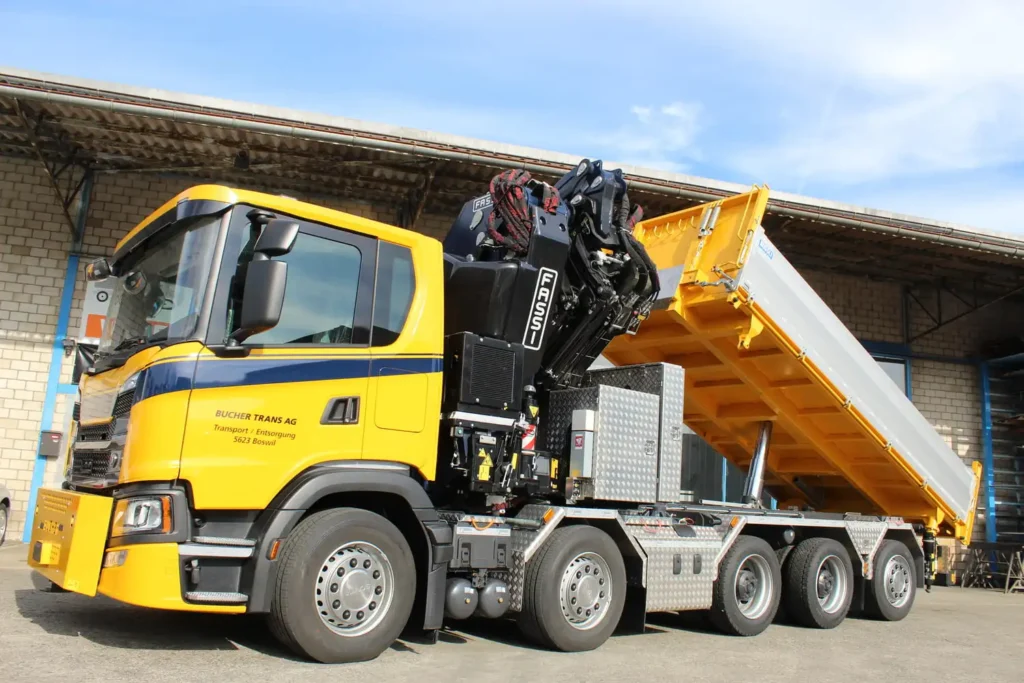 LKW 5-Achs Kipper mit Kran Schweiz, Fahrzeugbau, Nüssli Fahrzeugbau AG, Rückwärtskipper