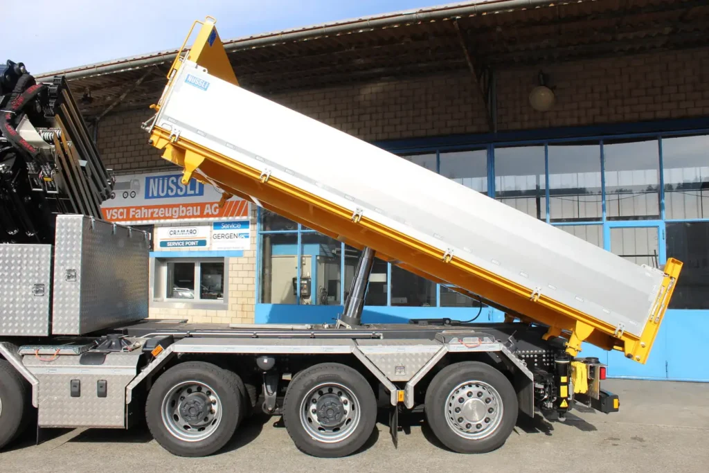 LKW 5-Achs Kipper mit Kran Schweiz, Fahrzeugbau, Nüssli Fahrzeugbau AG, Rückwärtskipper