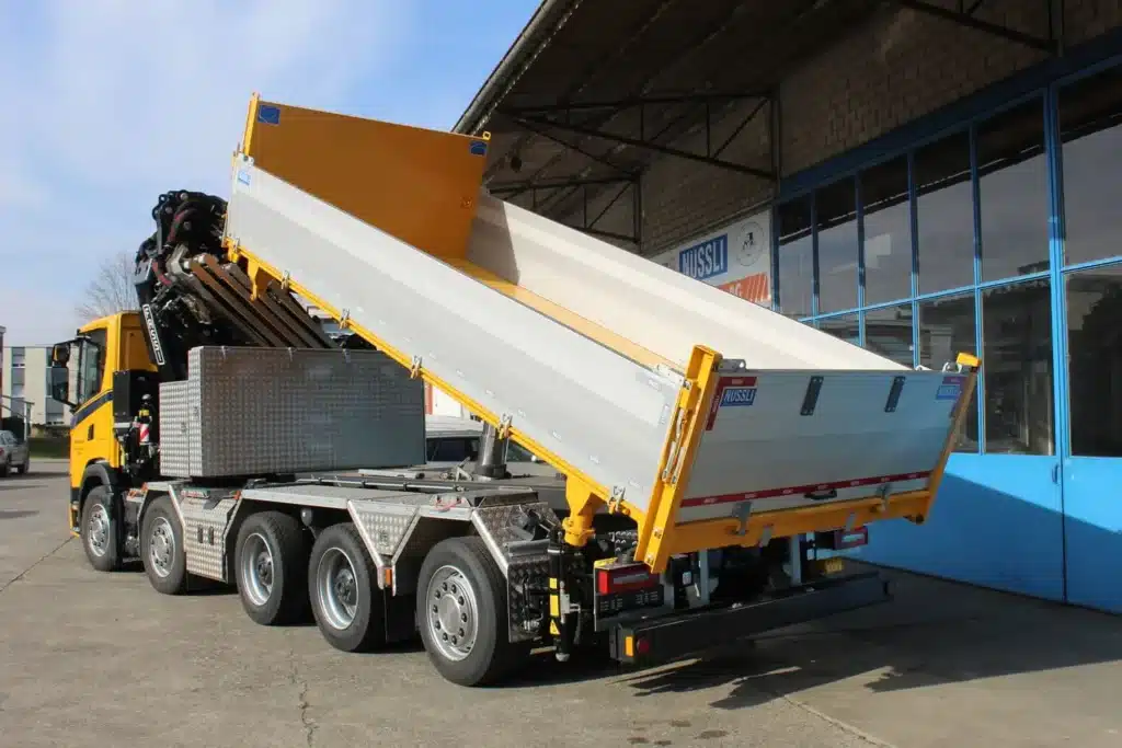 LKW 5-Achs Kipper mit Kran Schweiz, Fahrzeugbau, Nüssli Fahrzeugbau AG, Rückwärtskipper