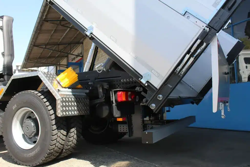 LKW 3-Seitenkipper für die Gemeinde Thalwil, Schweiz