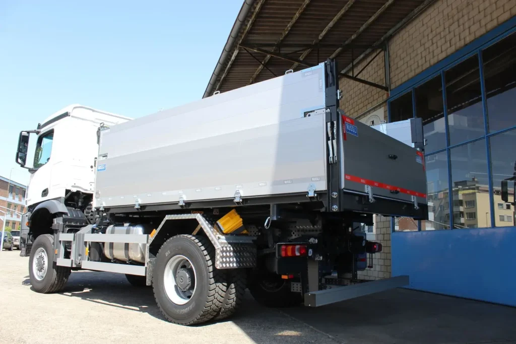 LKW 3-Seitenkipper für die Gemeinde Thalwil, Schweiz