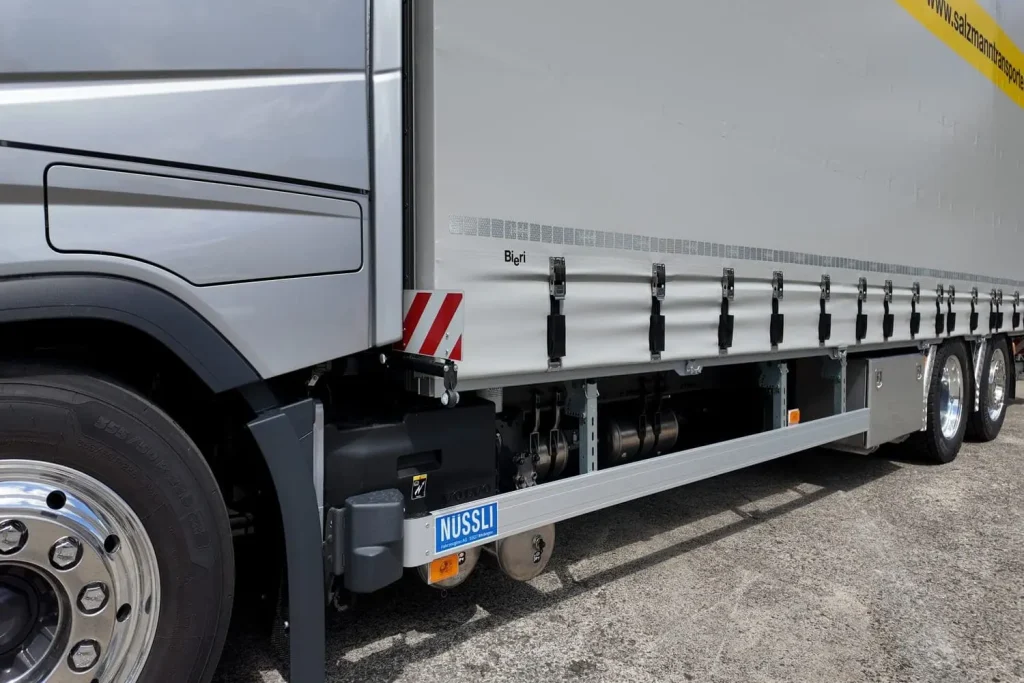LKW Schiebeplanen Aufbau mit Hebebühne Schweiz, Fahrzeugbau, Fahrzeugbauer