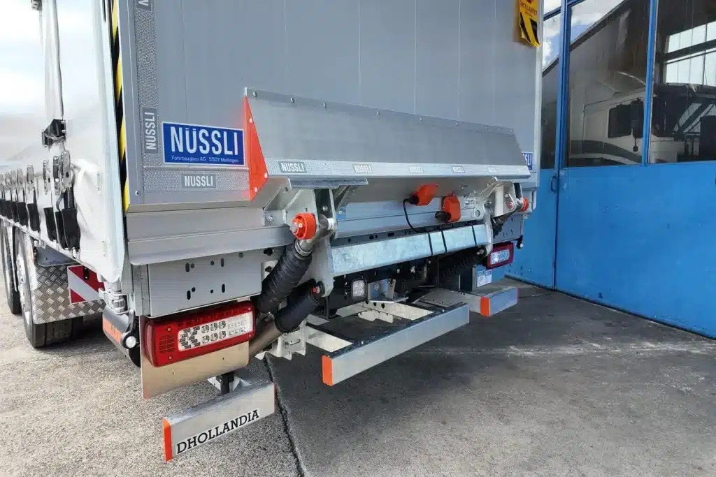 LKW Schiebeplanen Aufbau mit Hebebühne Schweiz, Fahrzeugbau, Fahrzeugbauer