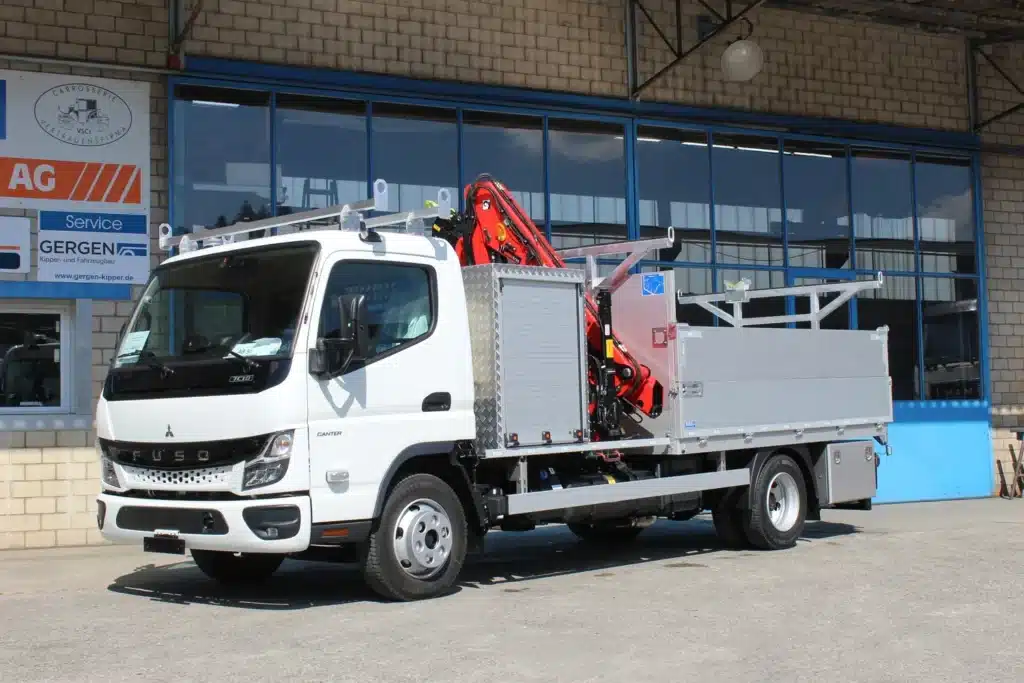 Mitsubishi Fuso Ladebrücke mit Kran, Fahrzeugbau Schweiz