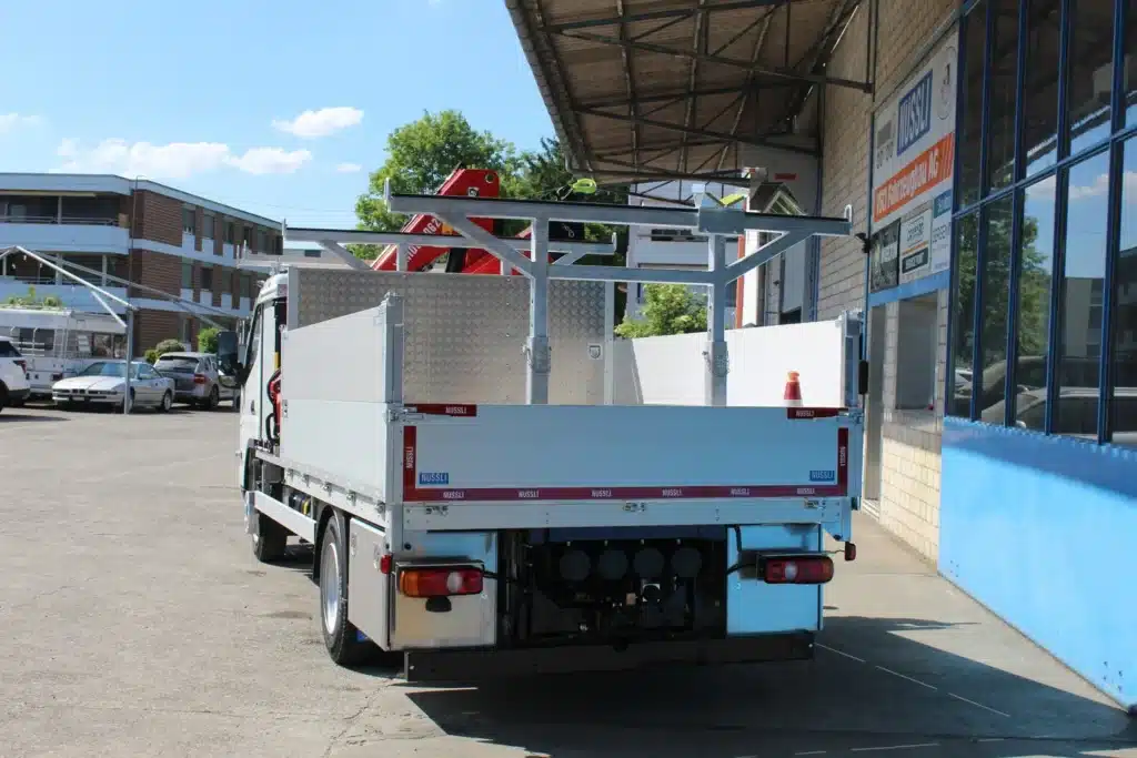 Mitsubishi Fuso Ladebrücke mit Kran, Fahrzeugbau Schweiz