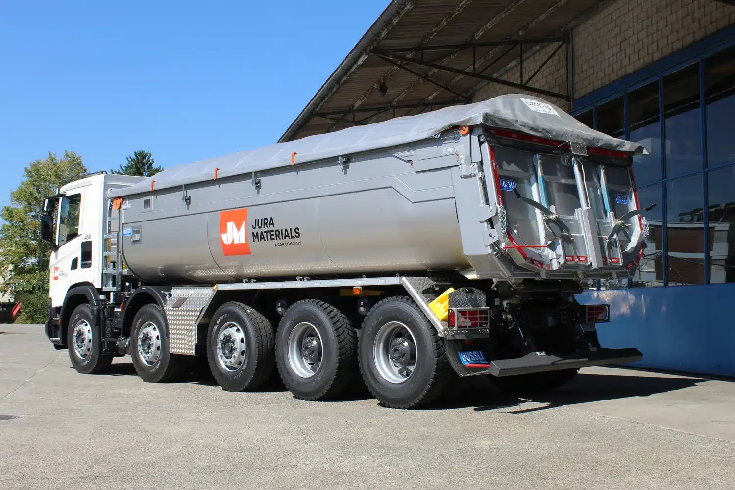 5-achs-kipper-schweiz-mit-isolation-b (3) Isolierter 5-Achs Rückwärtskipper, Fahrzeugbau Schweiz