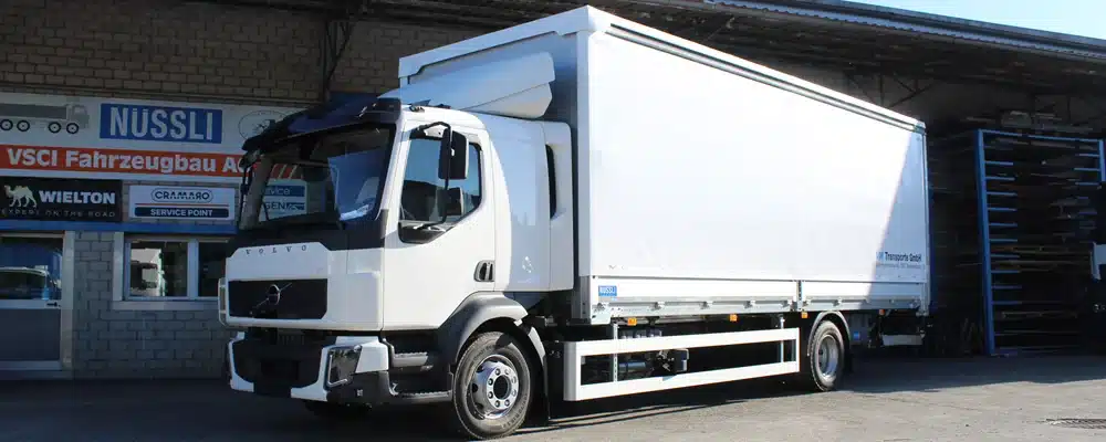 LKW Schiebeplanen Aufbau mit Hebebühne, Fahrzeugbau Schweiz